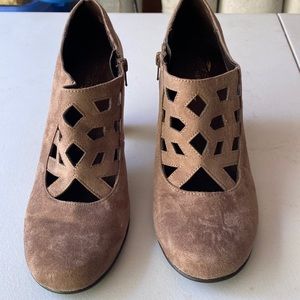 AEROSOLES Heelrest shoes size 8